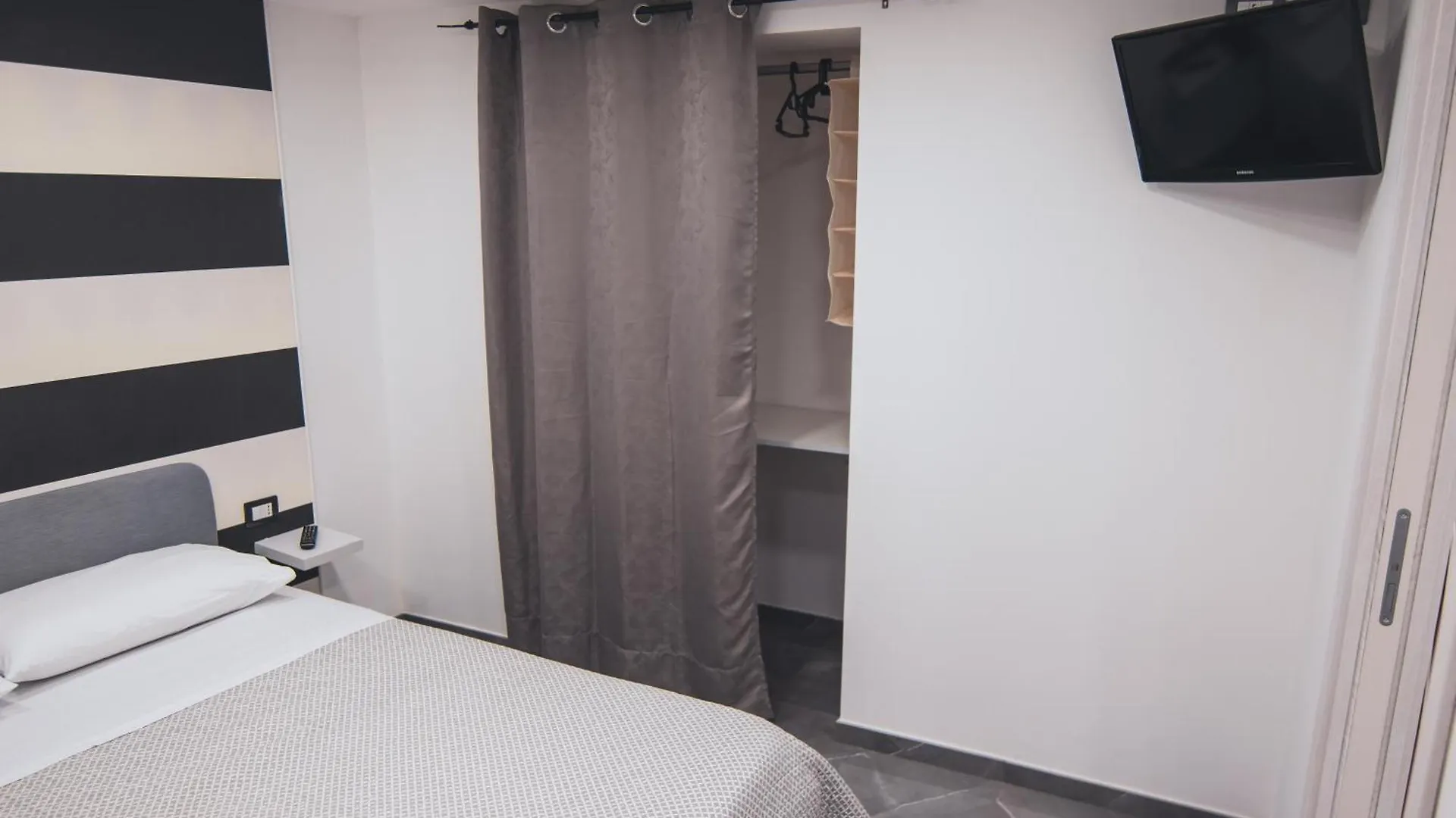Centro Storico Luxury Suites Naples 0*,